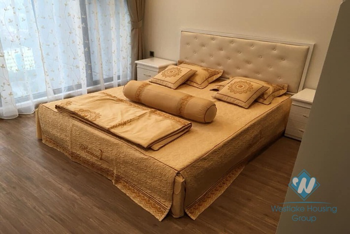 Two bedrooms apartment for rent in Vinhome Metropolis, Lieu Giai street, Ha Noi
